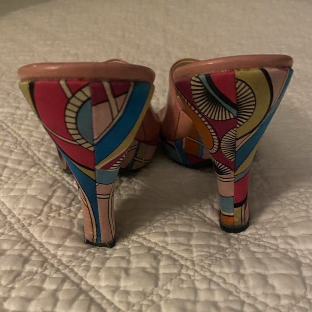 Y2K 9 West Pucci-ish print, pink patent wedge slides. Vintage.